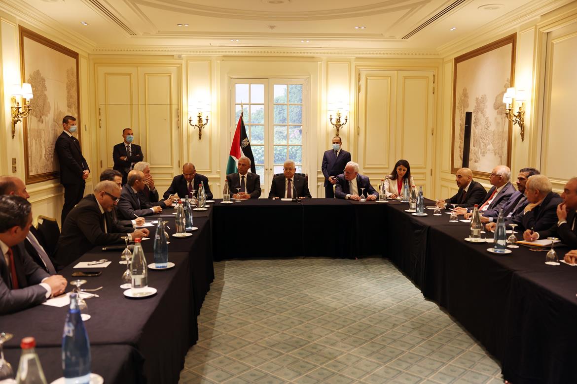  الرئيس محمود عباس يستقبل السفراء العرب المعتمدين لدى فرنسا (تصوير: ثائر غنايم)